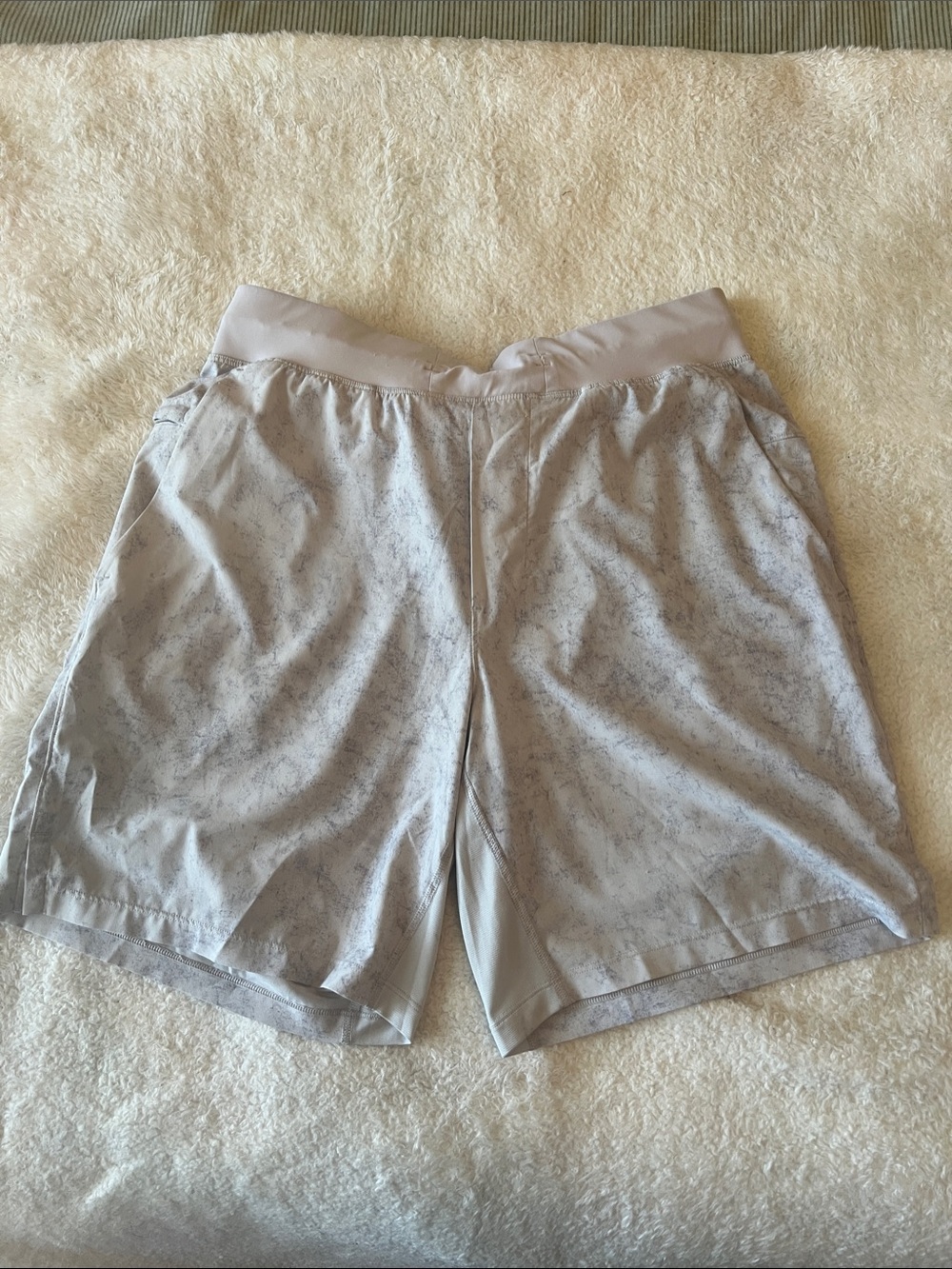 lululemon athletica Men's Light Gray Athletic Shorts with Subtle Marble Print